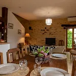 Le Petit Manoir De 펜션 비트락