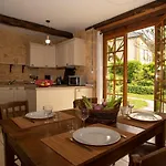 Le Petit Manoir De *
